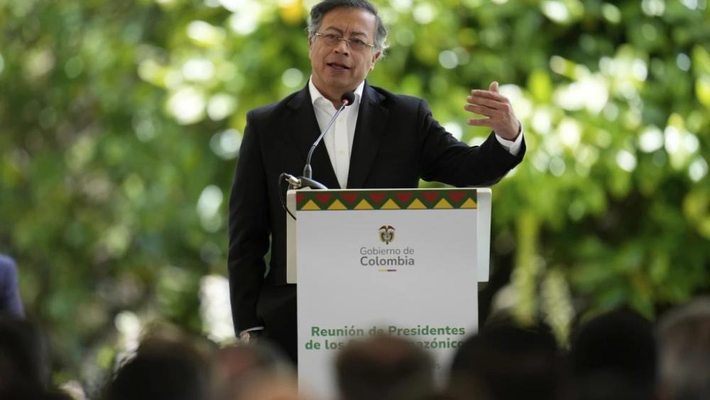 Gobierno de Colombia busca aumentar impuestos a iglesias en nueva reforma fiscal